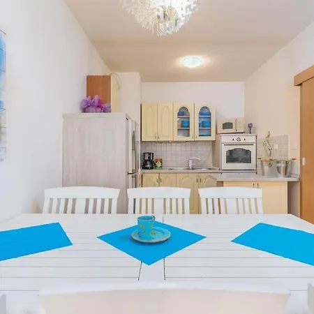 Luna Apartment