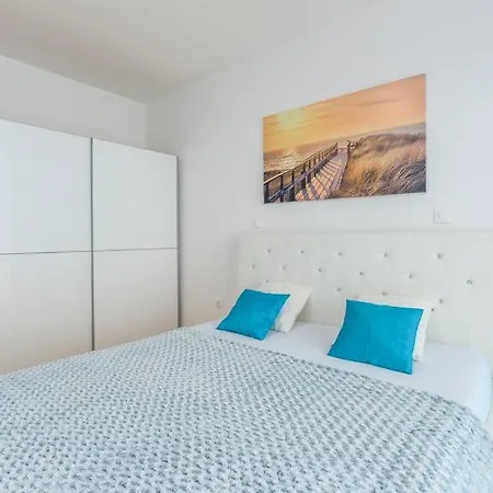Luna Apartment *